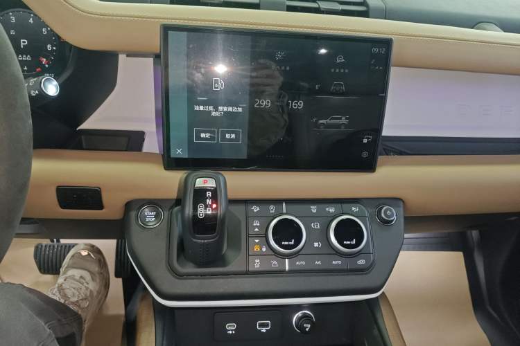 Used Land Rover Defender 2024 110 3.0T P400 Dark Edition Audio And AC Panel