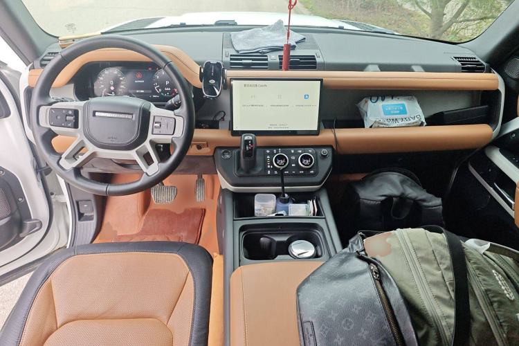 Used Land Rover Defender 2024 110 3.0T P400 X-DYNAMIC HSE Center Console