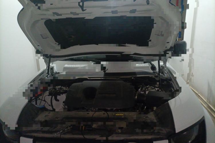 Used Land Rover Defender 2024 110 3.0T P400 X-DYNAMIC HSE Engine Bay