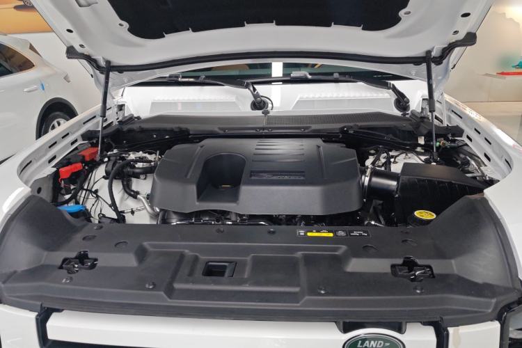 Used Land Rover Defender 2024 110 3.0T P400 X-DYNAMIC HSE Engine Bay
