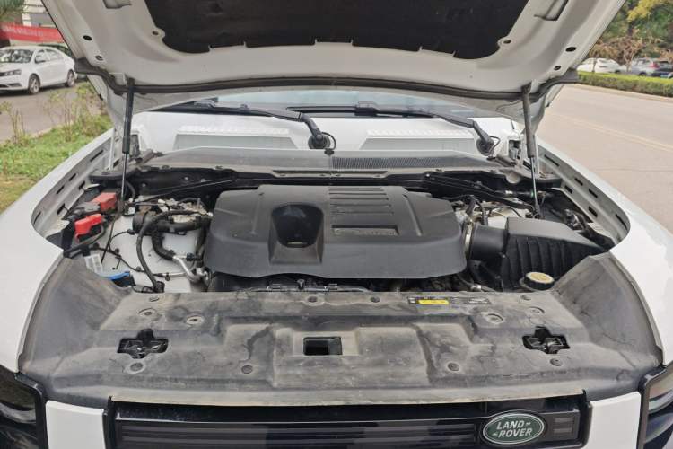 Used Land Rover Defender 2024 110 3.0T P400 X-DYNAMIC HSE Engine Bay