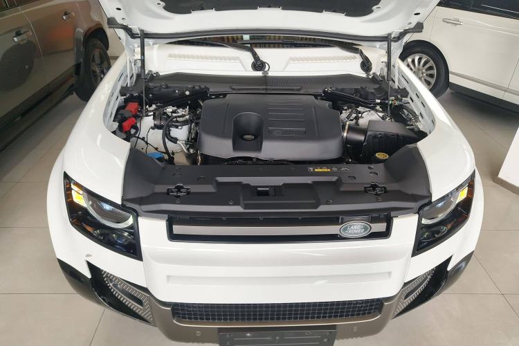 Used Land Rover Defender 2024 110 3.0T P400 X-DYNAMIC HSE Engine Bay