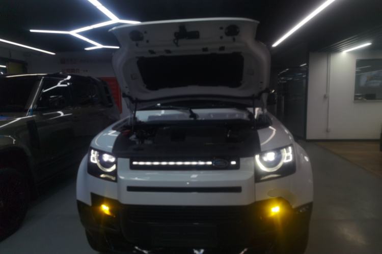 Used Land Rover Defender 2024 110 3.0T P400 X-DYNAMIC HSE Engine Bay