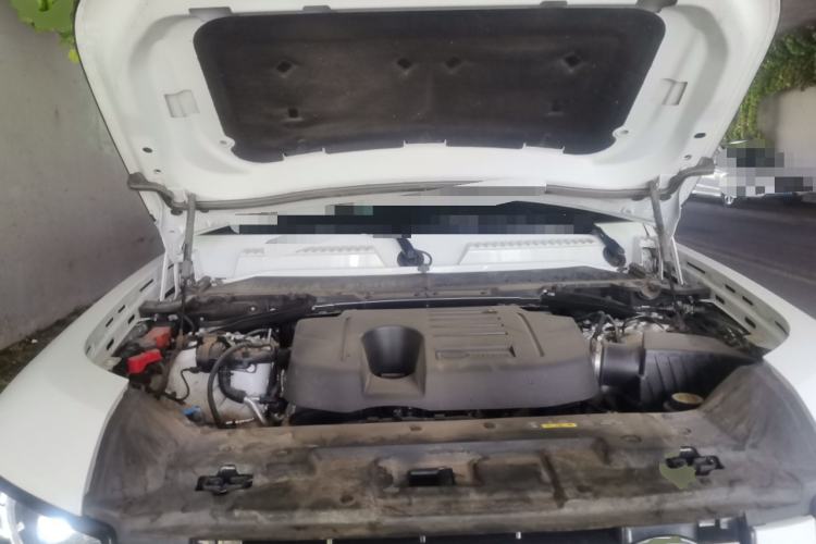 Used Land Rover Defender 2024 110 3.0T P400 X-DYNAMIC HSE Engine Bay