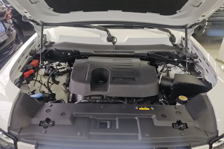 Used Land Rover Defender 2024 110 3.0T P400 Dark Edition Engine Bay