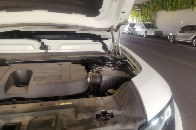 Used Land Rover Defender 2024 110 3.0T P400 X-DYNAMIC HSE Engine Bay Left