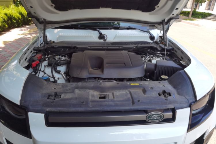 Used Land Rover Defender 2024 110 3.0T P400 X-DYNAMIC HSE Engine Bay