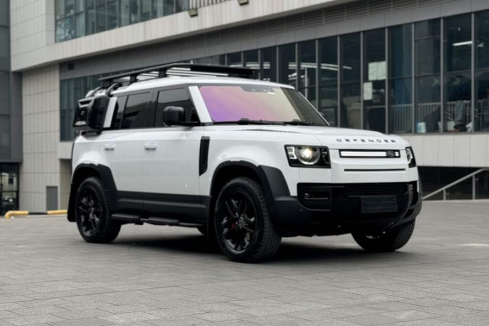 Used Land Rover Defender 2024 110 3.0T P400 Dark Edition Exterior 7