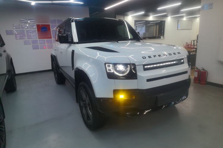 Used Land Rover Defender 2024 110 3.0T P400 X-DYNAMIC HSE Front Right 45 Deg