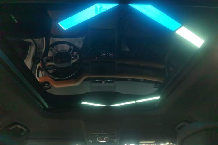 Used Land Rover Defender 2024 110 3.0T P400 X-DYNAMIC HSE Headliner