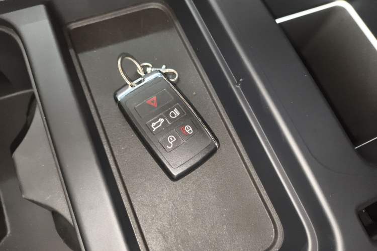 Used Land Rover Defender 2024 110 3.0T P400 X-DYNAMIC HSE Interior 1