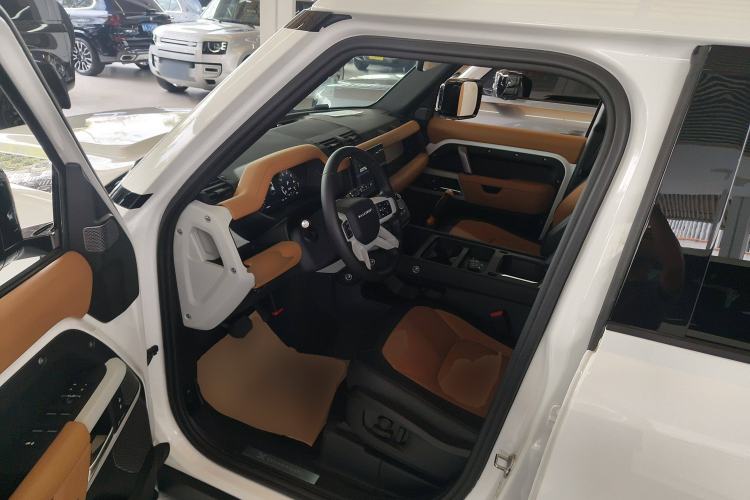 Used Land Rover Defender 2024 110 3.0T P400 X-DYNAMIC HSE Interior 3