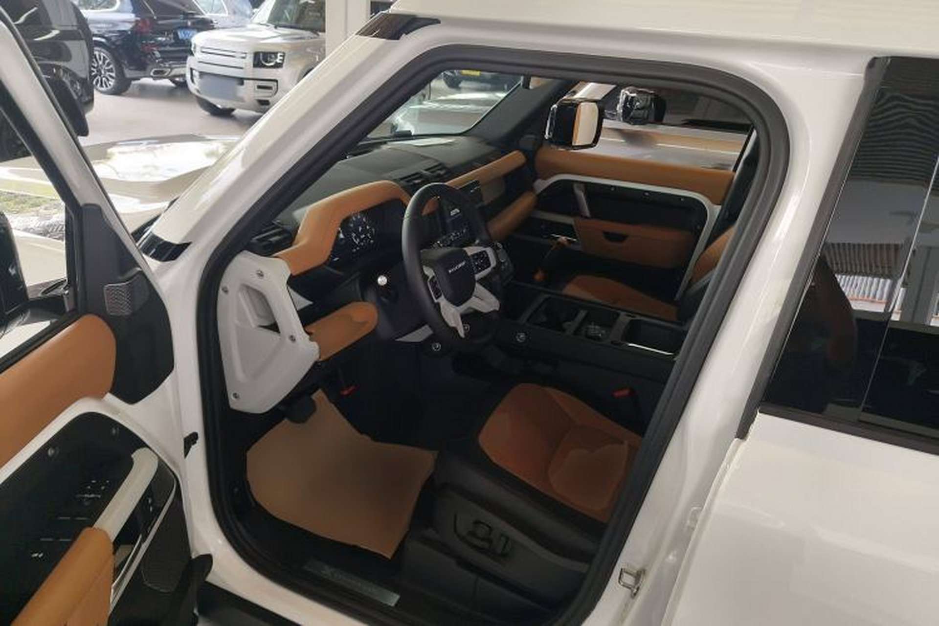 Used Land Rover Defender 2024 110 3.0T P400 X-DYNAMIC HSE Interior 3