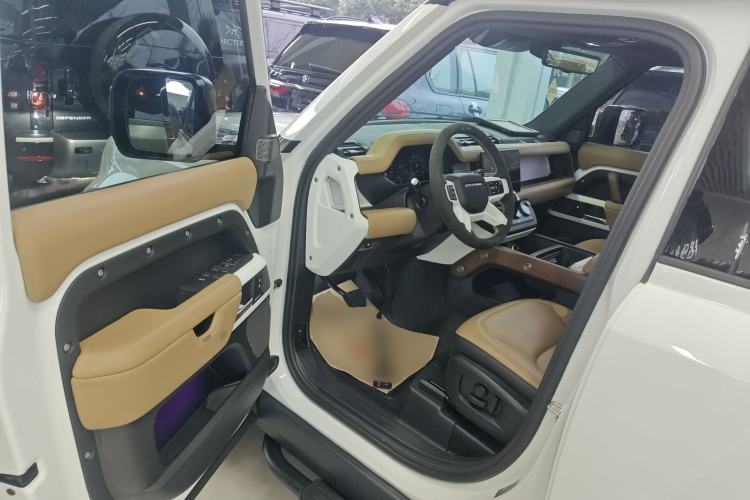 Used Land Rover Defender 2024 110 3.0T P400 Dark Edition Interior 3