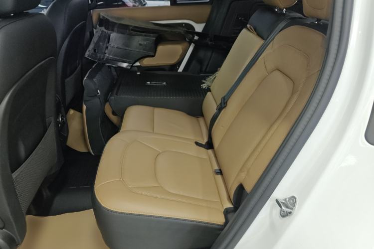 Used Land Rover Defender 2024 110 3.0T P400 Dark Edition Interior 4