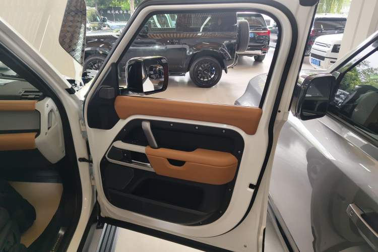 Used Land Rover Defender 2024 110 3.0T P400 X-DYNAMIC HSE Interior 5