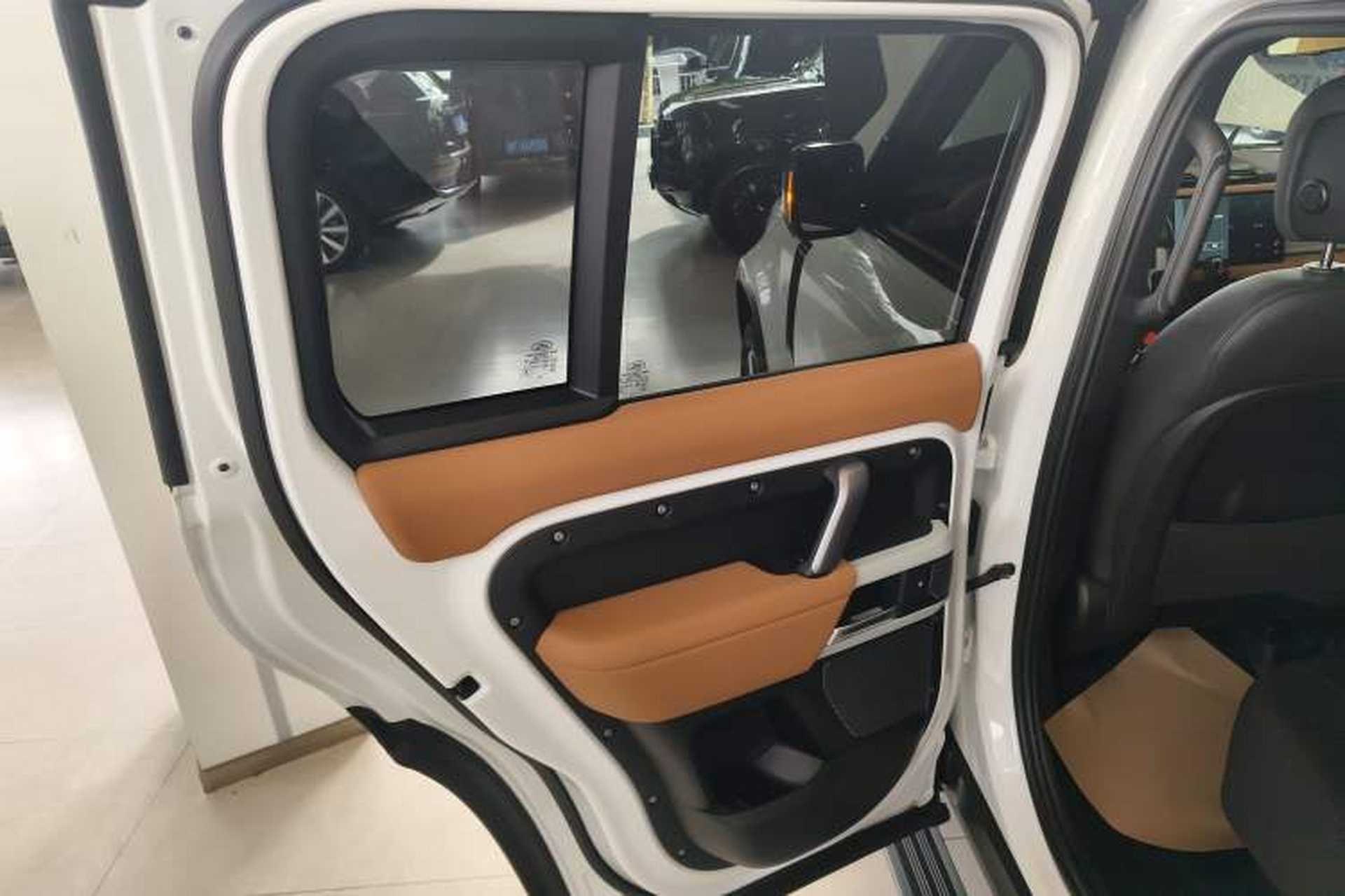 Used Land Rover Defender 2024 110 3.0T P400 X-DYNAMIC HSE Interior 8