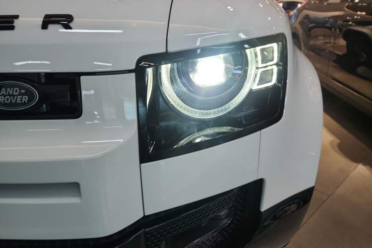 Used Land Rover Defender 2024 110 3.0T P400 X-DYNAMIC HSE Left Front Headlight