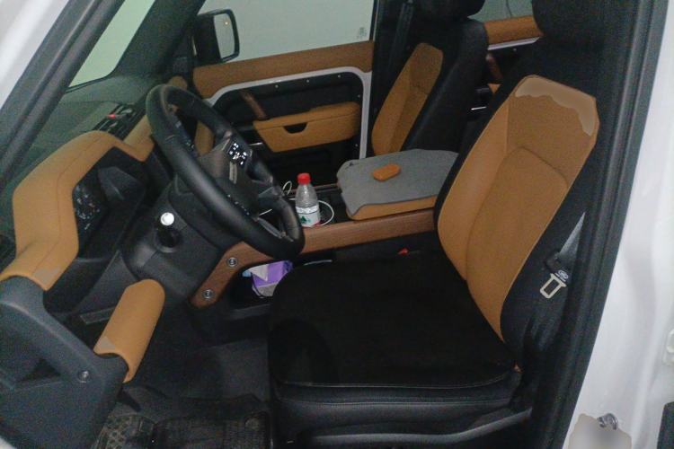 Used Land Rover Defender 2024 110 3.0T P400 X-DYNAMIC HSE Left Front Seat