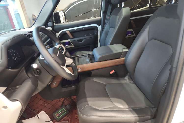 Used Land Rover Defender 2024 110 3.0T P400 X-DYNAMIC HSE Left Front Seat