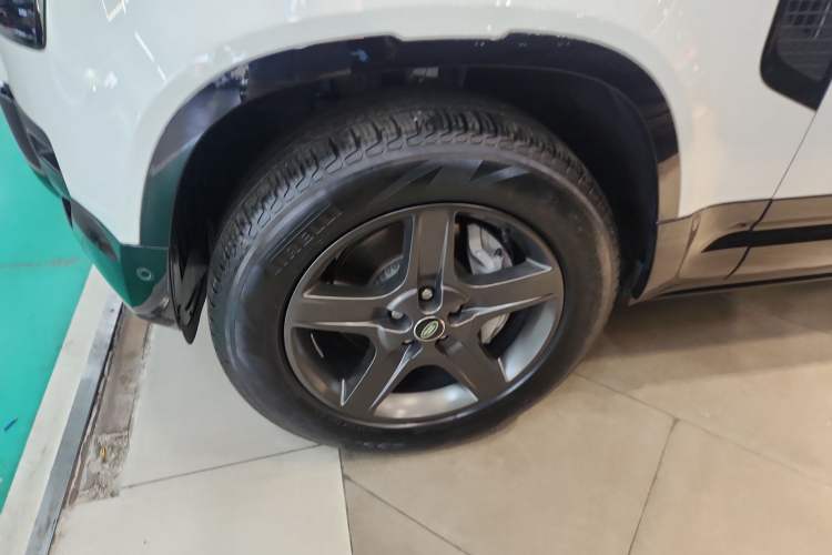 Used Land Rover Defender 2024 110 3.0T P400 X-DYNAMIC HSE Left Front Wheel Hub