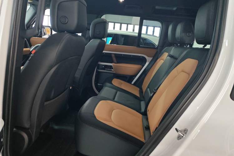 Used Land Rover Defender 2024 110 3.0T P400 X-DYNAMIC HSE Left Rear Seat