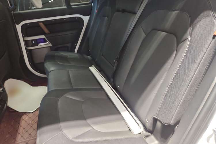 Used Land Rover Defender 2024 110 3.0T P400 X-DYNAMIC HSE Left Rear Seat
