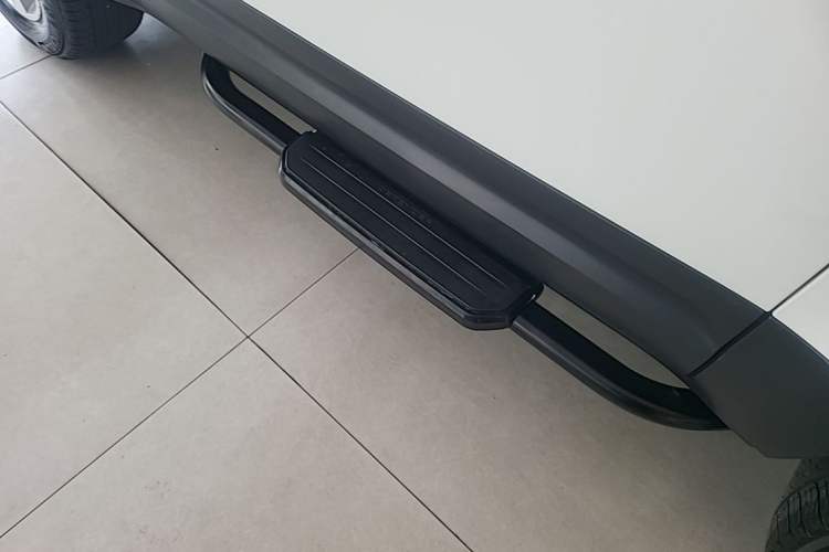 Used Land Rover Defender 2024 90 3.0T P400 HSE Left Side Sill