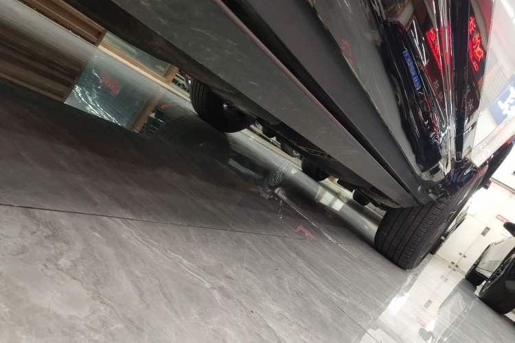 Used Land Rover Defender 2024 110 3.0T P400 X-DYNAMIC HSE Left Side Sill