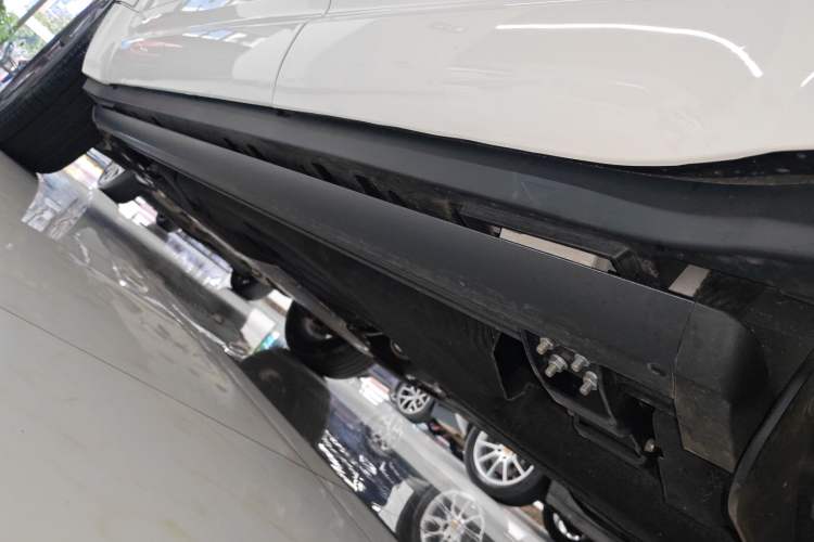 Used Land Rover Defender 2024 110 3.0T P400 X-DYNAMIC HSE Left Side Sill