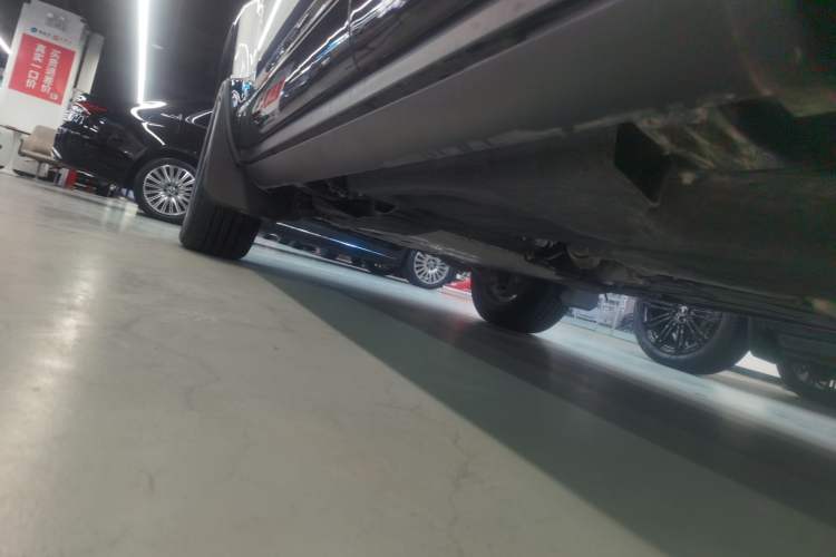 Used Land Rover Defender 2024 110 3.0T P400 X-DYNAMIC HSE Left Side Sill