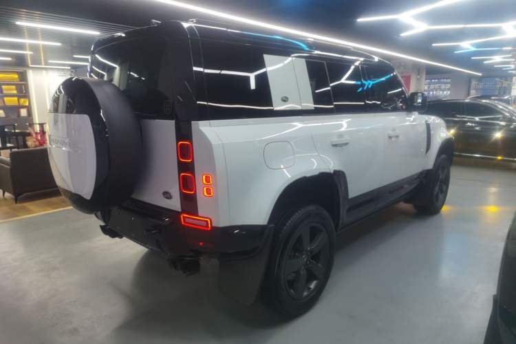 Used Land Rover Defender 2024 110 3.0T P400 X-DYNAMIC HSE Rear Right 45 Deg