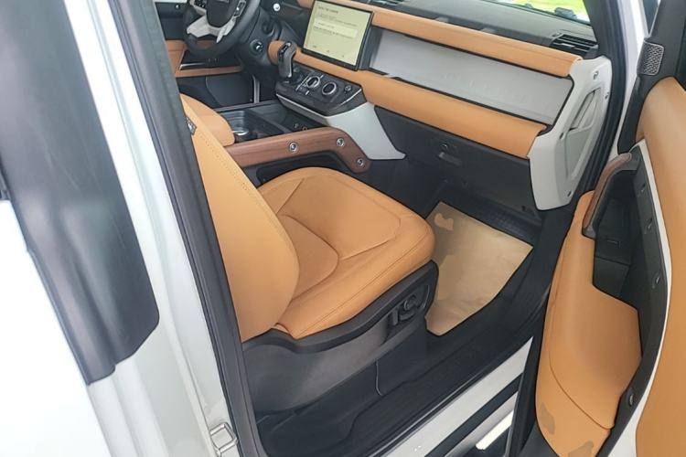 Used Land Rover Defender 2024 90 3.0T P400 HSE Right Front Seat