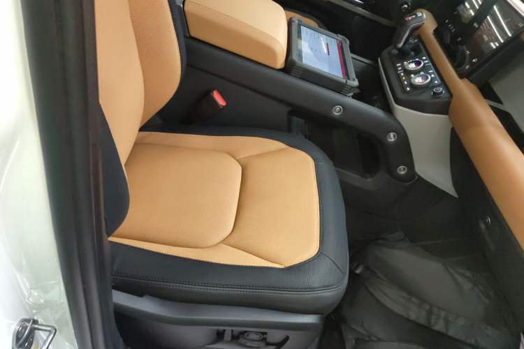 Used Land Rover Defender 2024 110 3.0T P400 X-DYNAMIC HSE Right Front Seat