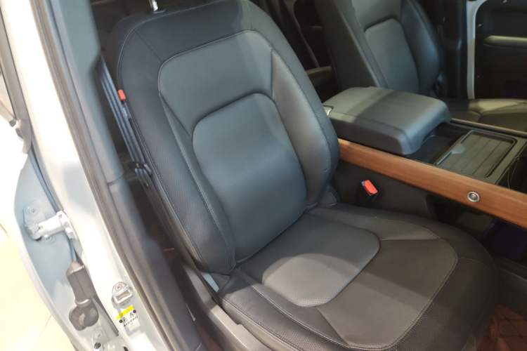Used Land Rover Defender 2024 110 3.0T P400 X-DYNAMIC HSE Right Front Seat