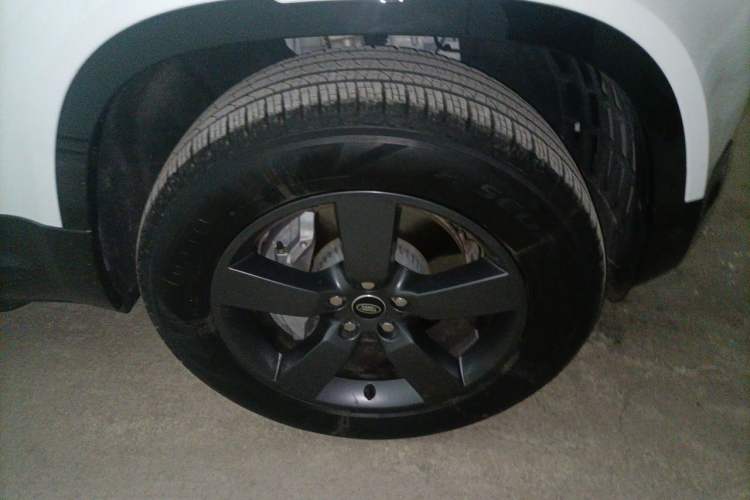 Used Land Rover Defender 2024 110 3.0T P400 X-DYNAMIC HSE Right Front Wheel Hub