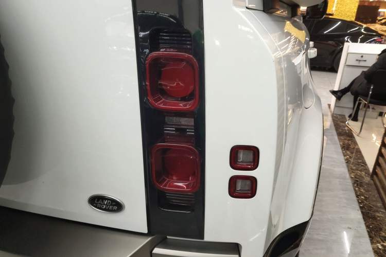 Used Land Rover Defender 2024 110 3.0T P400 X-DYNAMIC HSE Right Rear Taillight