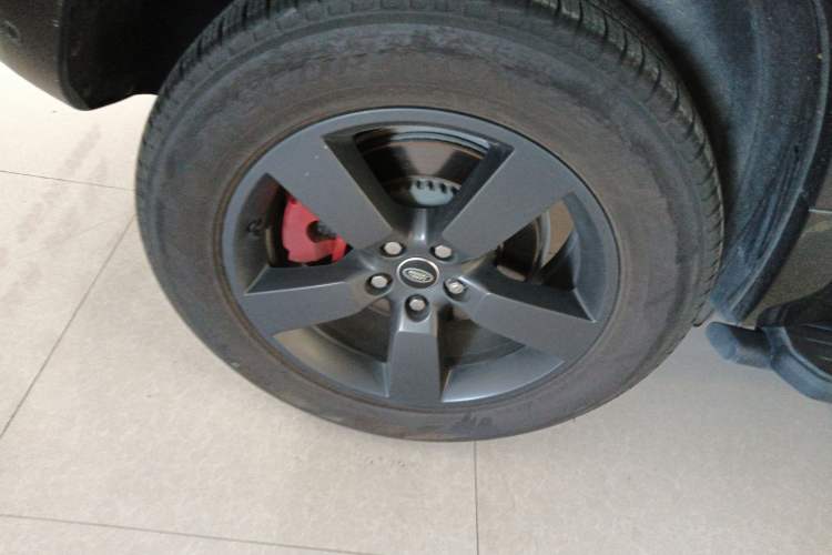 Used Land Rover Defender 2024 110 3.0T P400 X-DYNAMIC HSE Right Rear Wheel Hub