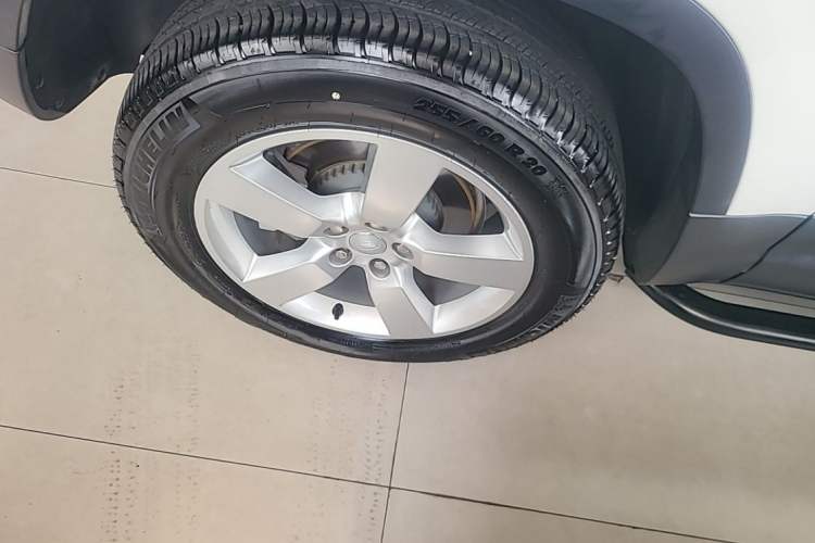 Used Land Rover Defender 2024 90 3.0T P400 HSE Right Rear Wheel Hub