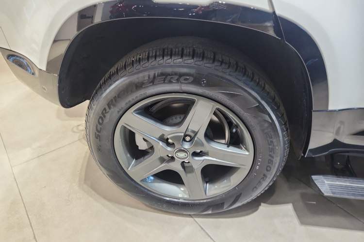 Used Land Rover Defender 2024 110 3.0T P400 X-DYNAMIC HSE Right Rear Wheel Hub