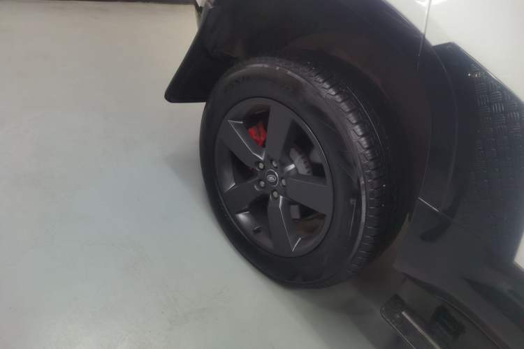 Used Land Rover Defender 2024 110 3.0T P400 X-DYNAMIC HSE Right Rear Wheel Hub
