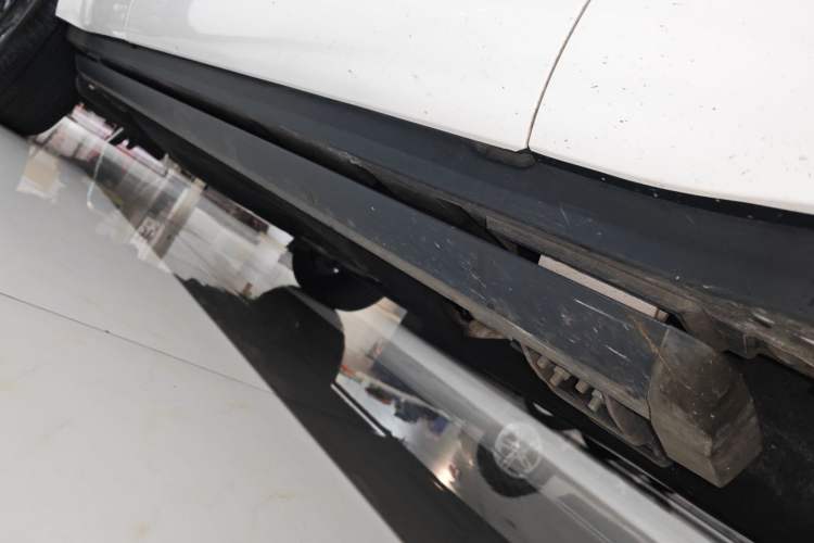 Used Land Rover Defender 2024 110 3.0T P400 X-DYNAMIC HSE Right Side Sill