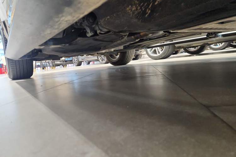 Used Land Rover Defender 2024 110 3.0T P400 X-DYNAMIC HSE Right Side Sill