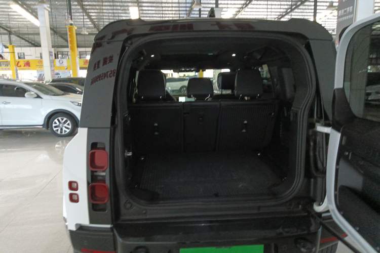 Used Land Rover Defender 2024 110 3.0T P400 X-DYNAMIC HSE Trunk