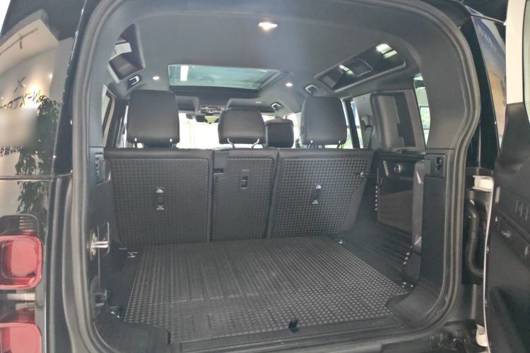 Used Land Rover Defender 2024 110 3.0T P400 X-DYNAMIC HSE Trunk