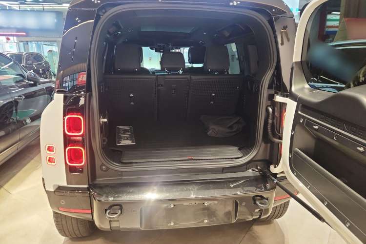 Used Land Rover Defender 2024 110 3.0T P400 X-DYNAMIC HSE Trunk