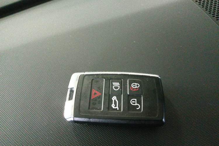 Used Land Rover Defender 2024 110 3.0T P400 X-DYNAMIC HSE Vehicle Key