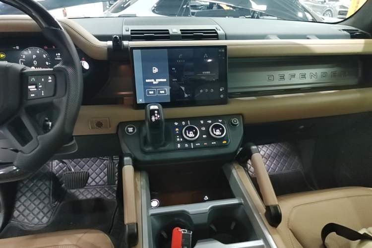 Used Land Rover Defender 2025 110 3.0T P400 – Dynamic HSE Audio And AC Panel