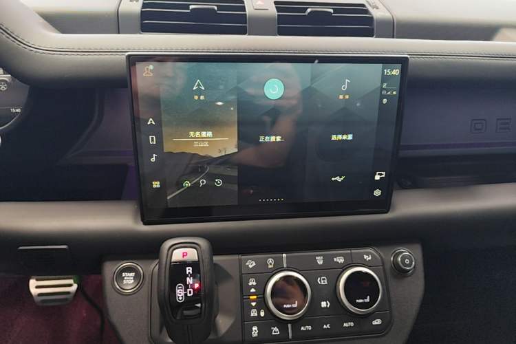 Used Land Rover Defender 2025 110 3.0T P400 – Dynamic HSE Audio And AC Panel