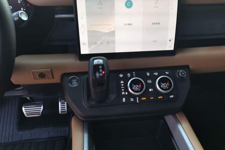 Used Land Rover Defender 2025 110 3.0T P400 X Audio And AC Panel